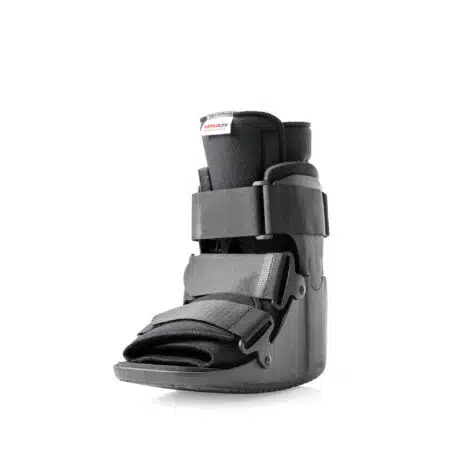 Acumove low-rise walker moon boot